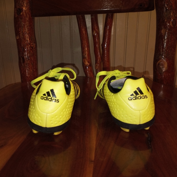 Adidas Soccer Cleats - Picture 3 of 7